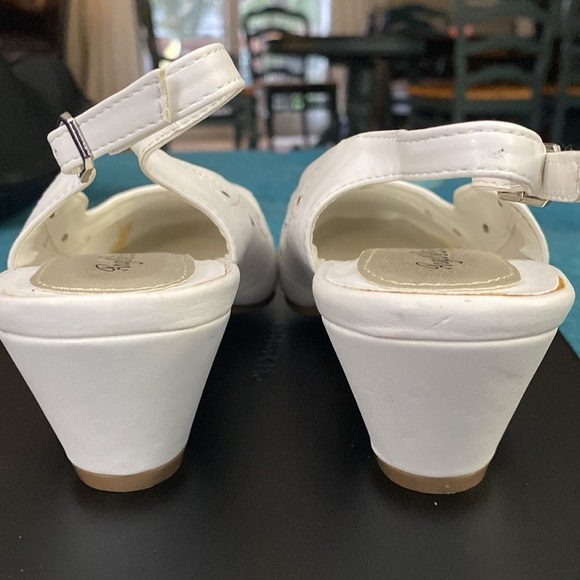 Angel Steps Scalloped Edge Slingback Low Heels with cutouts - Picture 6 of 7